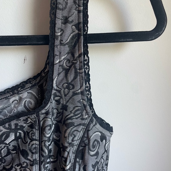 White House Black Market Charcoal Floral Brocade Corset Style Blouse size M (J) - Picture 3 of 4